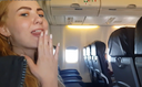 【】코로나에서 인기가 없는 비행기를 탄 백인 부부와 알몸으로 댄스 연습 영상