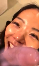 [Outflow] A beautiful woman ♡ who cheeks her foreign boyfriend's big penis Even if she is slapped in the face with her favorite dick, she will lick it with a smile (^^ ♪