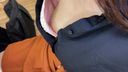 【胸チラ・パンチラ】21歳幼〇園の先生、エアコン故障で胸元パカパカ、ピンクの乳首丸出し。
