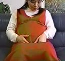 熟女妊婦が自宅で３Pでハメられます　臨月のボテ腹