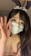 何このすけべなバニーちゃん（笑）超可愛らしい目元で全然エロそうな顔してないのに、いきなり疑似騎乗位でアピってるしwww軽いタッチの自撮りだが、必ずオカズになること間違いなしだぞ！！