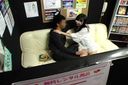 Amateur only obscene video When I peeked at the pair seat of the private room of the manga café, the couple was doing the actual act, so I took her away from my boyfriend and vaginal shot as much as I wanted! !!