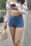 The older sister in eroi shorts goes to the city! 3 It's eromuchi!