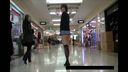 【Exposure】Slender sister walks panchira on trains and shopping malls