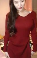 빨간 드레스를 입은 한국의 가슴 미녀는 섹시한 라이브