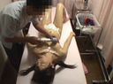 A woman who sprees with a powerful electric vibrator during oil massage! File.9-10