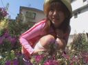 Girls in their twenties who love flower gardens and love low teens fashion ...
