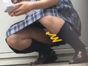 じぇー系学生ちゃん、おもいっきりパンチラ