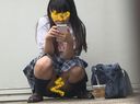 じぇー系学生ちゃん、おもいっきりパンチラ