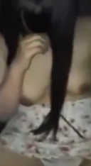 【個人拍攝】一個長著黑色長髮的整潔女孩“嗯！