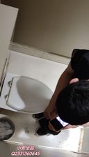 【Shooting 4 people】Toilet masturbation about 16 minutes 00 seconds