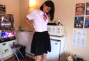 Ayu-chan，一個無辜的A罩杯生女兒❤，穿著制服，忍不住臉紅！！ （第三奇聞趣事）