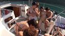【乱交/ハメ撮り】船で行われたヤリコン！４人の水着ギャルが海の上で乱れ狂う禁断動画！
