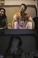 （無） 《老電影》 臉馬賽克 這是一部用隱藏的相機偷偷拍攝一個接一個來到男人房間的女人的作品。 （2本書，完整版）