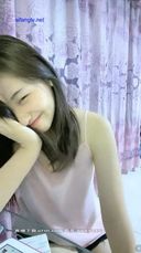 Snow woman? A Chinese beauty with pure white skin is broadcast live sex (4) * Less exposure