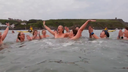 世界記録に挑戦!!集団全裸海中遊泳