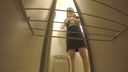 【도둑질 ●】모 사무실의 탈의실의 영상이 유출. 로리카와 OL이 목소리를 억제하고 손가락 자위를 밀어 죽인다!