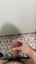 20歳の大学生による駅のトイレで射精