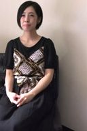 - 【不挑剔的家庭主婦】結婚10年的已婚女人，身材矮小。 在東京一家酒店的房間里，雙手被綁著挑戰奇聞趣事