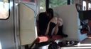 아마추어 촬영입니다! 삼촌이 코로나 재해 이전의 현역 고등학생이었을 때 촬영 한 드문 영상 시리즈입니다! 제복 차림의 기차 좌석에 앉아 왈레메에 비닐 테이프로 손가락으로 자위하게 되었습니다.