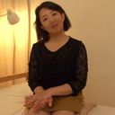 【熟女】52歳の可愛らしい巨乳妻。旦那とはセックスレスで溜まった欲求不満を個人撮影で発散。