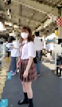 個人撮影：駅で見かけた可愛い雰囲気の制服美女にエッチな悪戯しながら隠し撮り