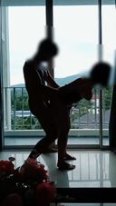 [Amateur] "Eh, people will see it?" I took a married woman employee of a business partner to the hotel and slept with the curtains fully open While nervous about the first affair, vaginal shot, gonzo (smartphone shooting) [Uncensored]