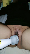 [Smartphone personal shooting] If you use an electric vibrator on a friend who is 24 years old squirting ...