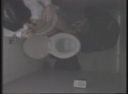 連續發生的女生生廁所事件全部記錄在一個混蛋安裝的隱藏攝像頭上 01