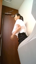 [Lever King 22] The dirty ass of Geki Kawa JD during menstruation is exposed! in Toilet