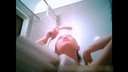 샤워 룸 숨겨진 카메라! 아름다운 여동생의 목욕 장면