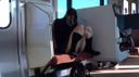 아마추어 촬영입니다! 삼촌이 코로나 재해 이전의 현역 고등학생이었을 때 촬영 한 드문 영상 시리즈입니다! 제복 차림의 기차 좌석에 앉아 왈레메에 비닐 테이프로 손가락으로 자위하게 되었습니다.