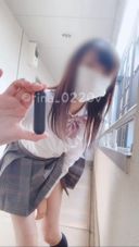 [This is a selfie for 2nd year ♡ students at a private school] Flipping up a skirt in front of a room in a certain apartment and masturbating with a rotor. There were quite a few voices that echoed in the apartment, I could hear them playing outside, and there were people on the way and I moved from place to place ...