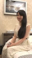 結婚式場に勤める黒髪清楚系美女。２４歳。遅めの姫はじめ。