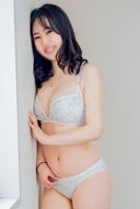 【Room search】I had sex while looking for a rental property. Lustful during a preview of a real estate agent and two people, leaked gonzo video in a large vacant property * Hikuhiku [Raw saddle]