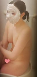 Private house bath close-up photo! Pretty woman! A cute and fair-skinned daughter appears! The appearance of proudly showing off a naked body that is too naughty with a whip whip is numb w