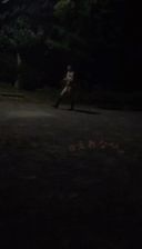 아마추어 촬영입니다! 삼촌이 코로나 재해 전에 고등학생 때 촬영 한 희귀 영상 시리즈입니다! 나는 밤에 밖에서 알몸으로 산책을 하게 되었는데, 하나는 오는 기차의 플랫폼에 알몸으로 과시하는 것입니다.