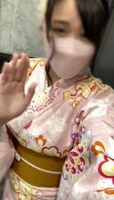 這是一張業餘自拍！ 我獨自去京都旅行，穿著和服在廁所裡自慰，Erena的和服怎麼樣？ 這是我第一次穿著和服自慰，，