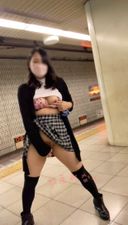It's an amateur selfie! I flipped up my skirt on the train platform and masturbated with a, my bra was exposed and my nipples were pinched, and I still continued to masturbate even when the train came to the platform.