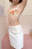 젖꼭지가 성감대인 빈유의 젊은 아내 속옷 매니아 클럽 NO.045 이시카와 마유미(25)