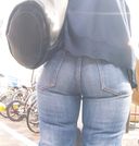 【Auntie】Aunt with big ass in jeans who wears a long girdle
