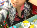 귀여운 어린 소녀의 유방 칠러 비디오 (1)
