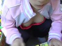 一個可愛的小女孩的乳房冷卻器視頻 （4）