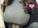 [N cup] Clothed huge breasts convey a sense of volume? Big swaying ♪ in the knit