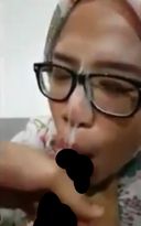 [Facial ejaculation] Facial cumshot to her eager