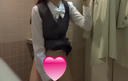 【Amateur】A woman who claims to be a public toilet Masturbation live from the outdoors