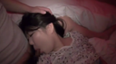 【個人拍攝】睡得很香的成熟女人毫無防備，被電振動器迷住，變成了♡托羅托羅