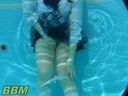 Jumping into the pool in uniform and masturbating [Wet mania must-see]