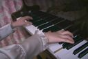 【無】ピアノの先生がレッスン中に手コキ。ピアニストの巧みな指使いで思わず連続射精