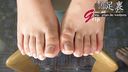 Chubby college girl Hinata nails stretched out little fingers firmly sole toes close-up